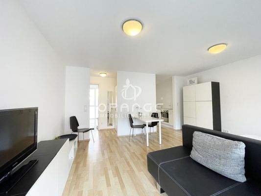 Es erwartet Sie viel Platz im Wohn - Ess - und Schlafbereich...