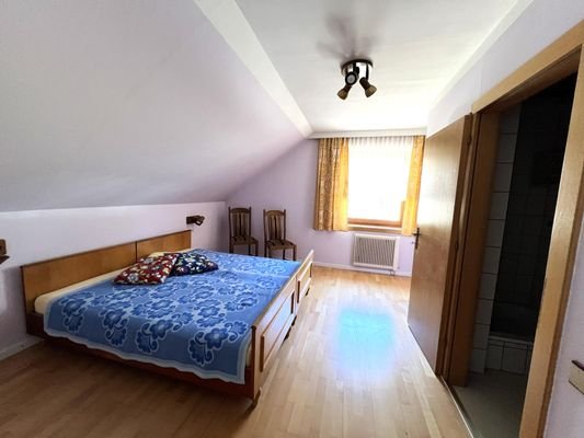 Schlafzimmer DG