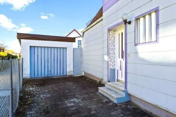 Hauseingang &amp; Garage