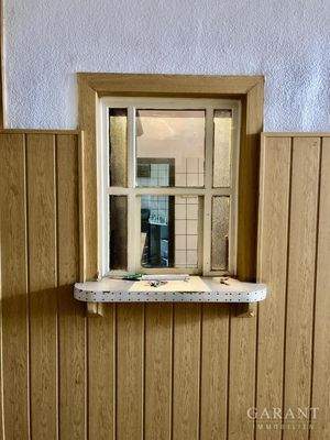 Ausschank- Fenster/ Rezeption 