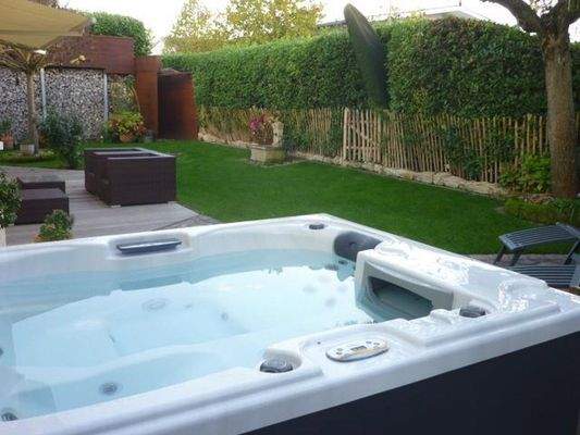 Whirlpool und Terrasse 2