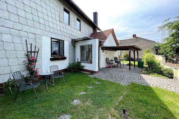 Hauseingang im Gaten mit Terrasse