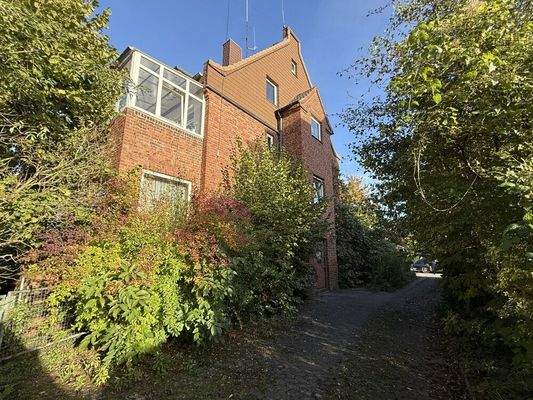 Mehrfamilienhaus mit Doppelgarage