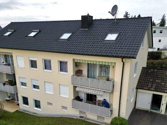 Laufaufnahme Wohnung und eine Garage