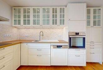 helle geräumige Küche