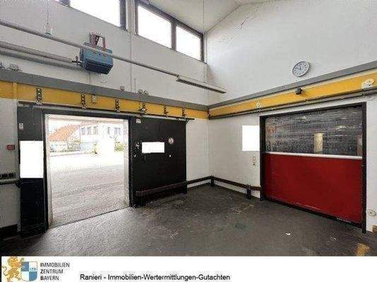 Große Toren für das Be und Entladen