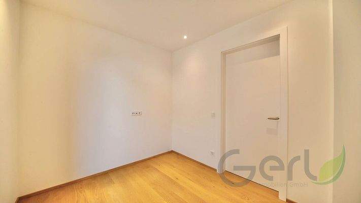 Kinderzimmer / Büro  KI