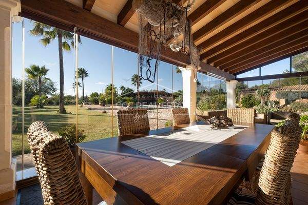 ...und Blick in den schönen Garten