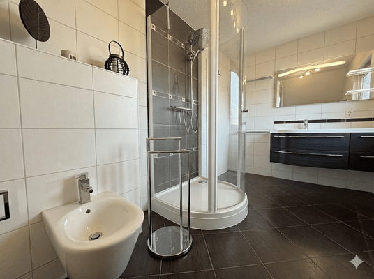 Badezimmer mit Dusche