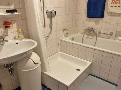 Badezimmer 1.jpg