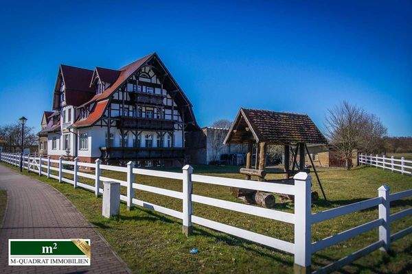 Seitenansicht Hotel rechte Grundstücksecke