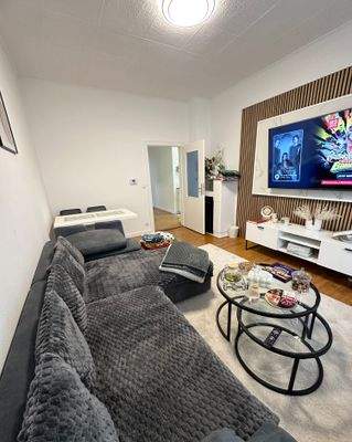 Großzügiges Wohnzimmer mit optimalen Stellmöglichkeiten