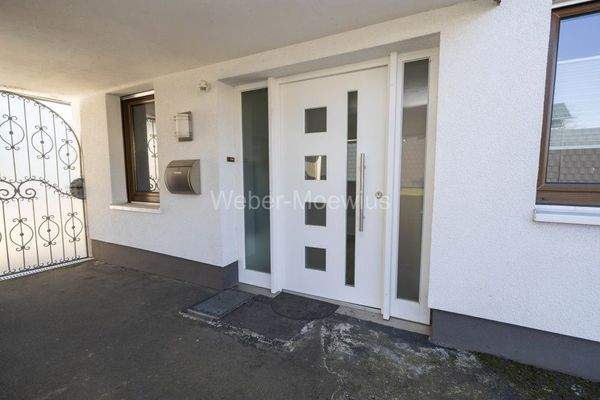 3477 EG überdachter Hauseingang