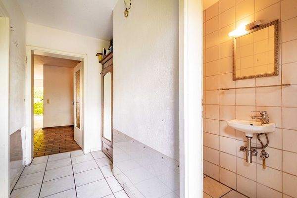 EG Eingangsbereich und Gäste WC 