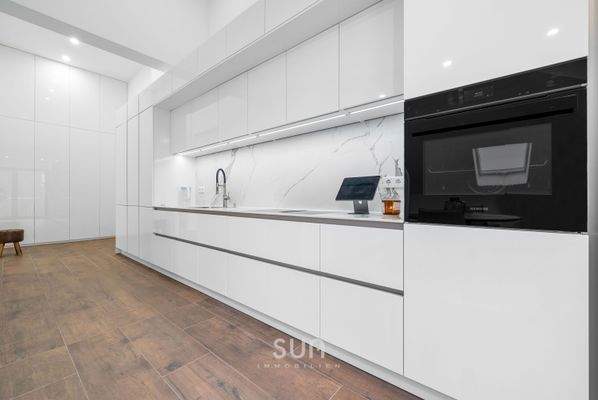 OFFENE HOCHWERTIGE EINBAUKÜCHE