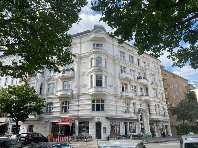 Dachwohnung mit Atriumterrasse im frisch renovierten Stuckaltbau - VERMIETET