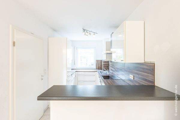 Offene Küche mit Einbauküche