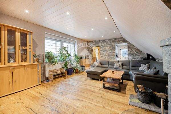 Ein weiterer Blick in das Wohn-/ Esszimmer im Dachgeschoss