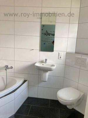 ...Waschtisch und WC