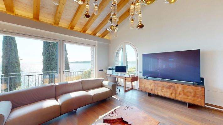 NA-072-17-Villa-di-lusso-vista-lago-a-Padenghe-del