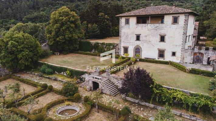 8 Suedliche Hausfassade mit dem Garten