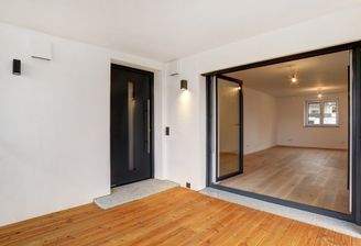 Eingangsbereich und Terrasse