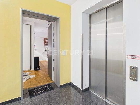 Flurbereich mit Fahrstuhl