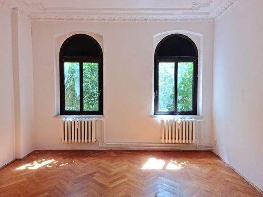 Schlafzimmer mit Stuckdecke