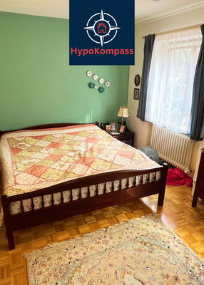 Schlafzimmer im Obergeschoss.png