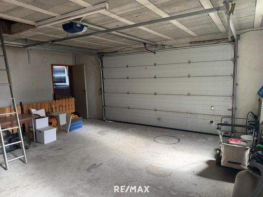Doppelgarage Lager Abgang in den Keller