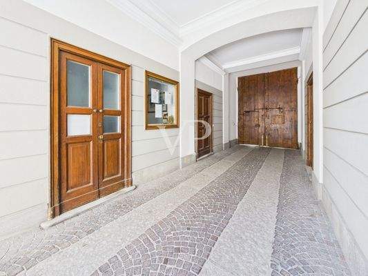 Ingresso stabile e portineria