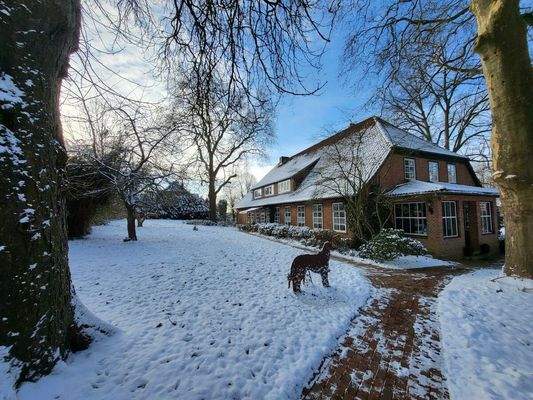 Außenansicht bei Schnee