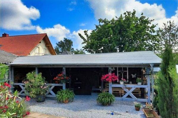 überdachte Terrasse im Garten