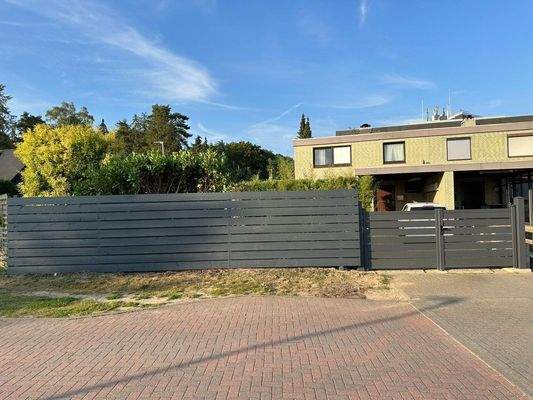 Hausansicht von der Straße aus