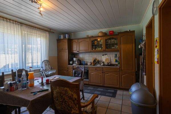 Küche mit Zwei Abstellräumen im Anbau