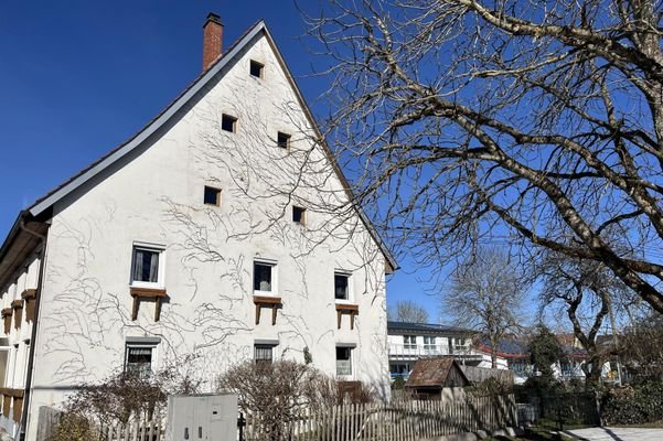 Seitenansicht mit Garten
