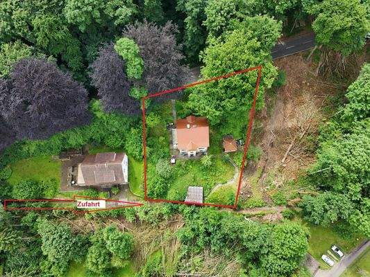 Grundstück und Zufahrt