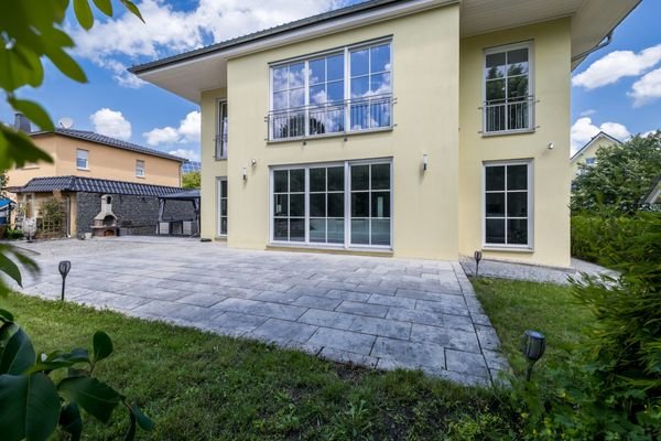 Außenansicht_Terasse_Einfamilienhaus_Adelsberg