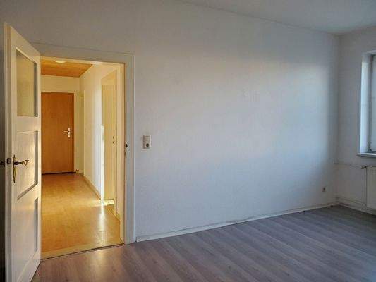 Schlafzimmer 2, Blick Flur.jpg