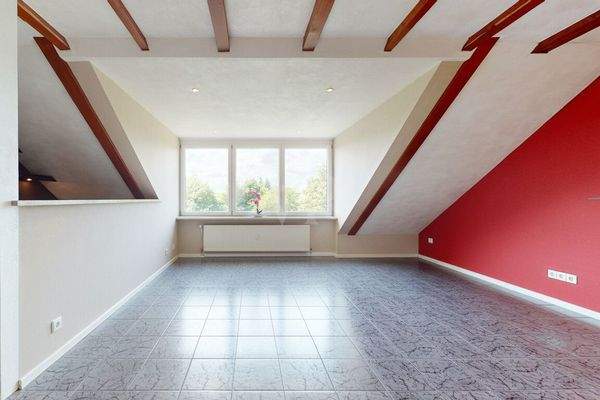 Großes Zimmer - DG - mit KI Möbel entfernt