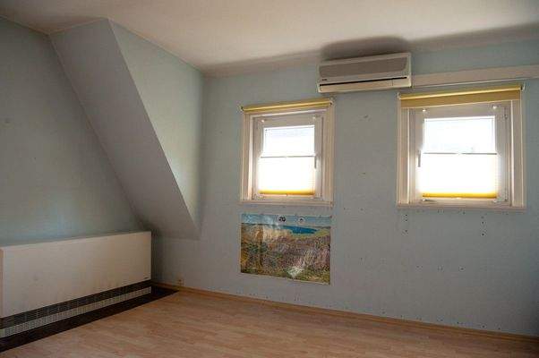 Schlafzimmer OG  - Ansicht I (seitlich zum Garten)