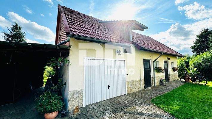 Nebengebäude mit Garage