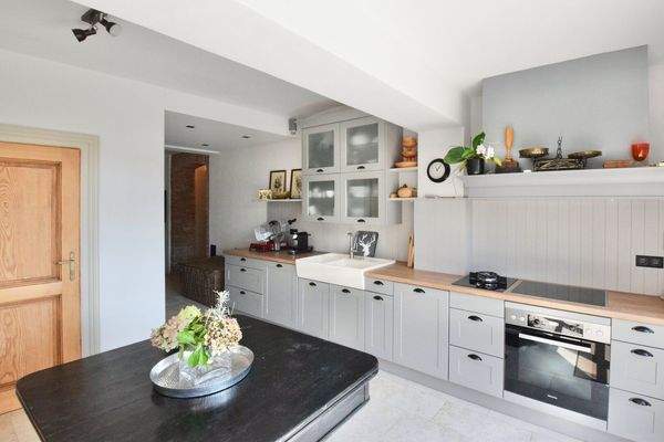 hochwertige Küche im Gartengeschoß