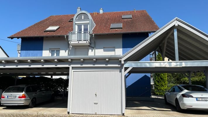 Garage und Stellplatz