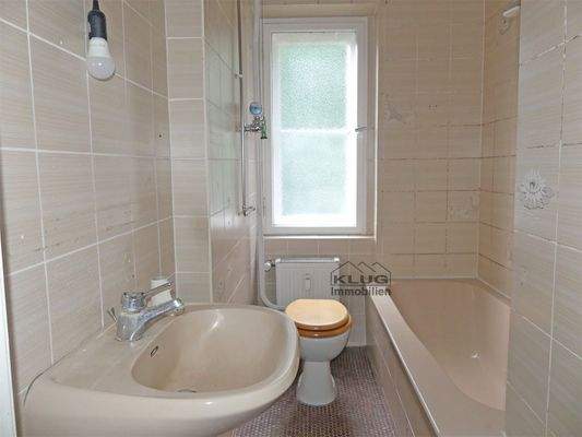 Wannenbad WC Wohnung im OG