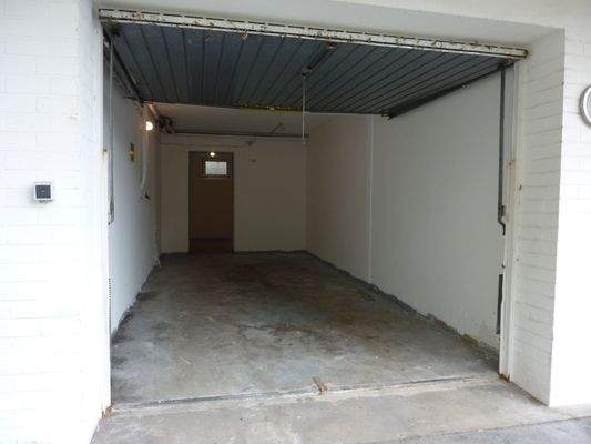 Untergeschoss Garage mit Abstellraum.JPG