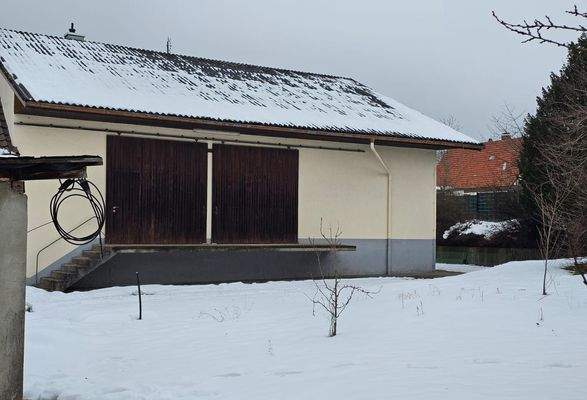 Halle Zufahrt Rückseite