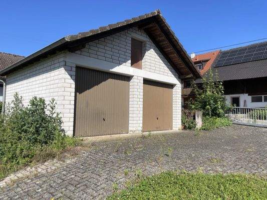 Massive Doppelgarage