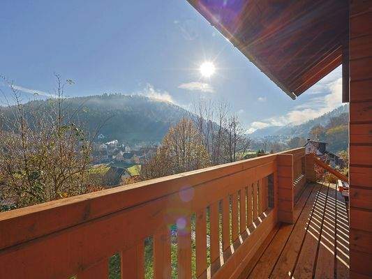 Großer, sonniger Balkon