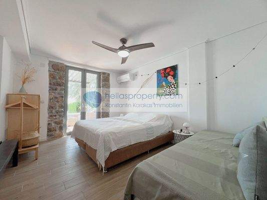 5b9b8ad22cb04d69986de2de2f14cb6a-original